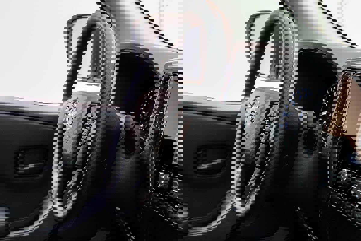 Used 2025 Nissan Frontier S image 12