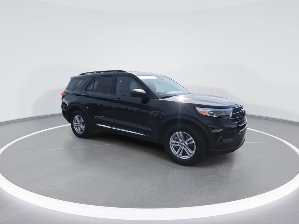 Used 2022 Ford Explorer XLT image 2