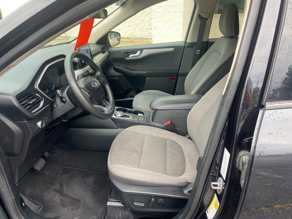 Used 2020 Ford Escape SE image 9