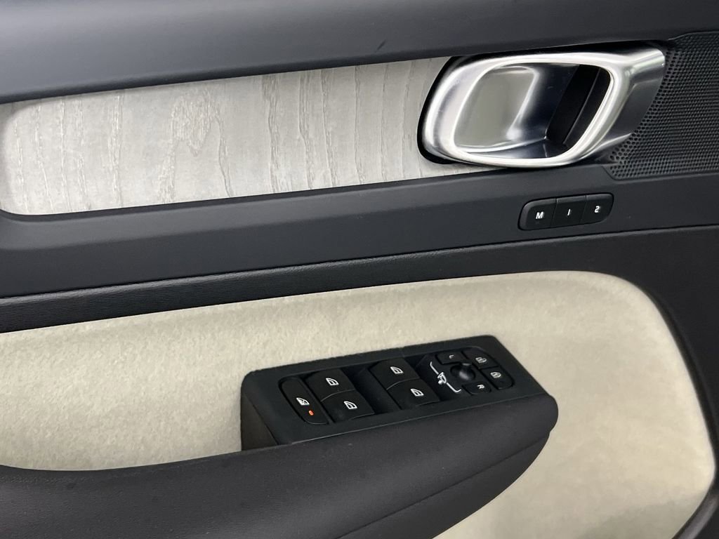 Certified 2024 Volvo XC40 B5 Plus image 15