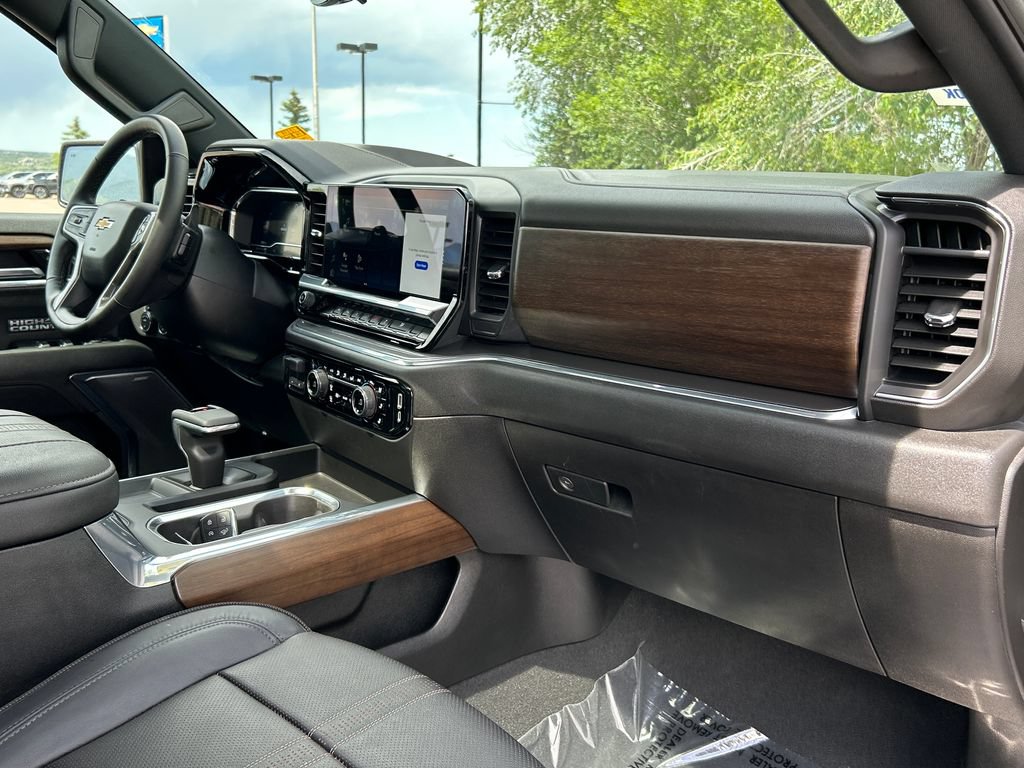 Used 2024 Chevrolet Silverado 1500 High Country w/ Technology Package AWD/4WD image 8