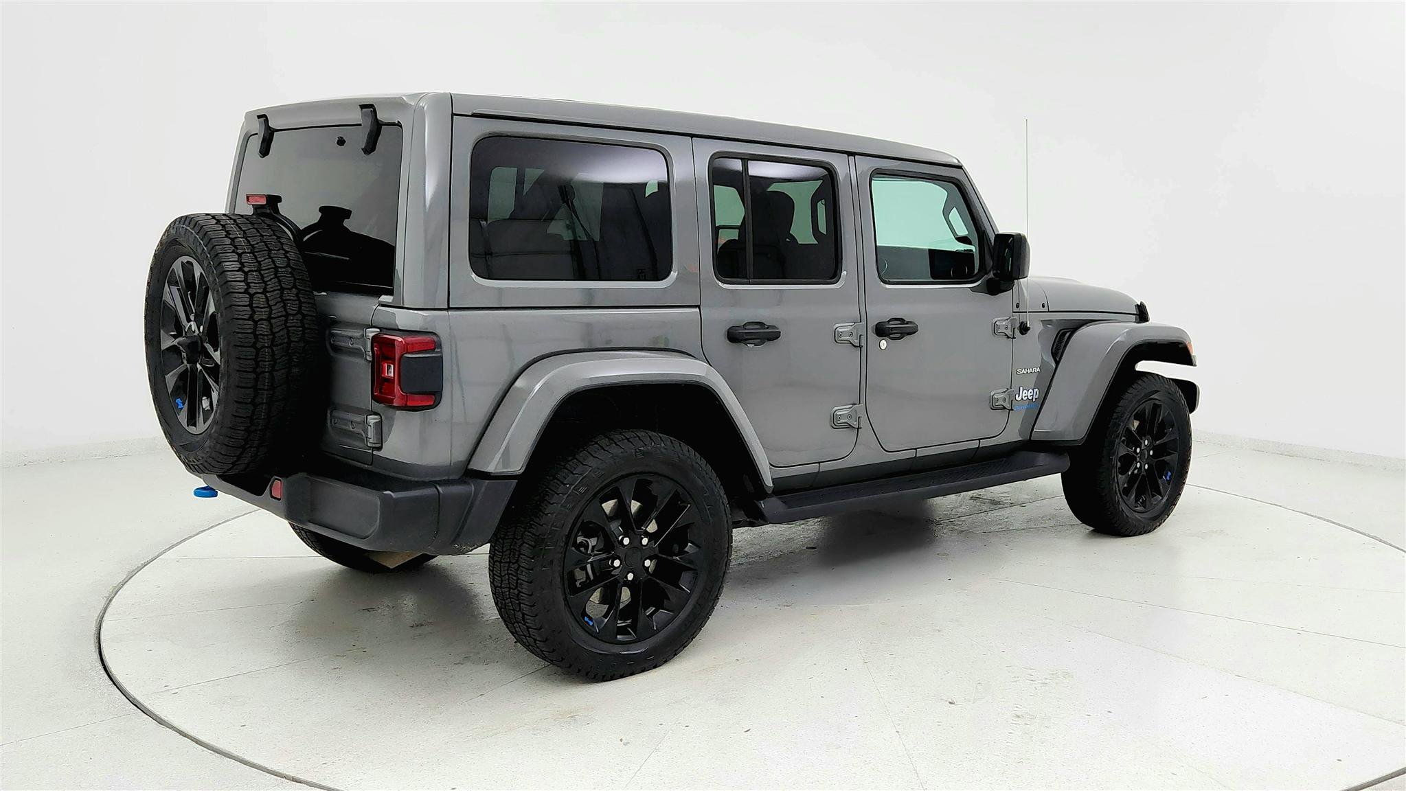 Used 2023 Jeep Wrangler Unlimited Sahara w/ Cold Weather Group AWD/4WD image 5