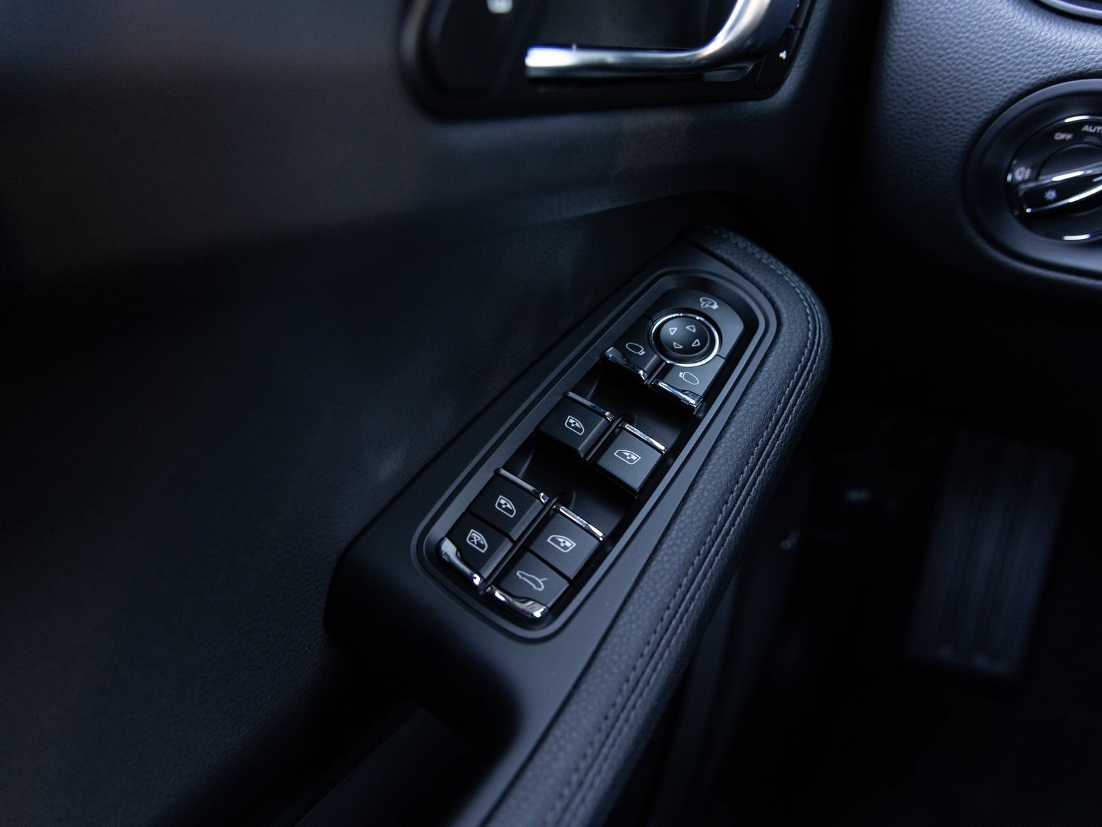 Certified 2026 Porsche Macan AWD/4WD image 21