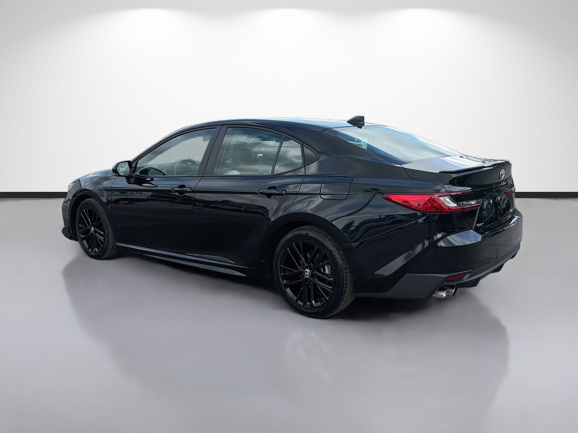 Used 2025 Toyota Camry SE FWD image 5