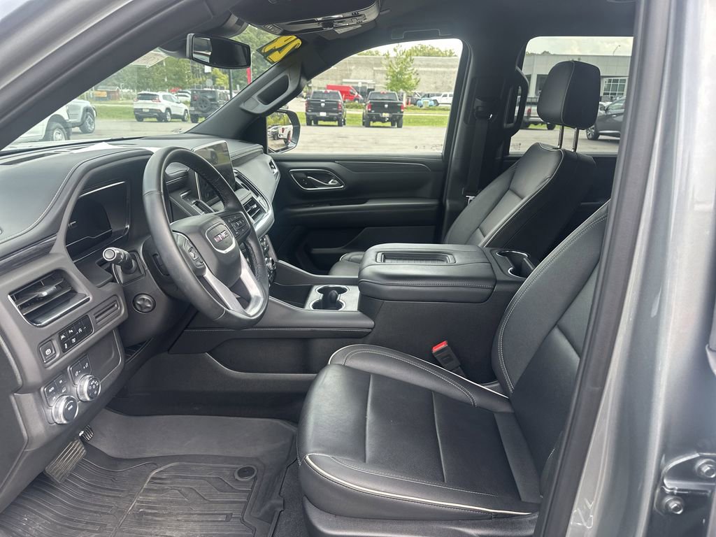 Used 2024 GMC Yukon SLT w/ SLT Luxury Package image 11