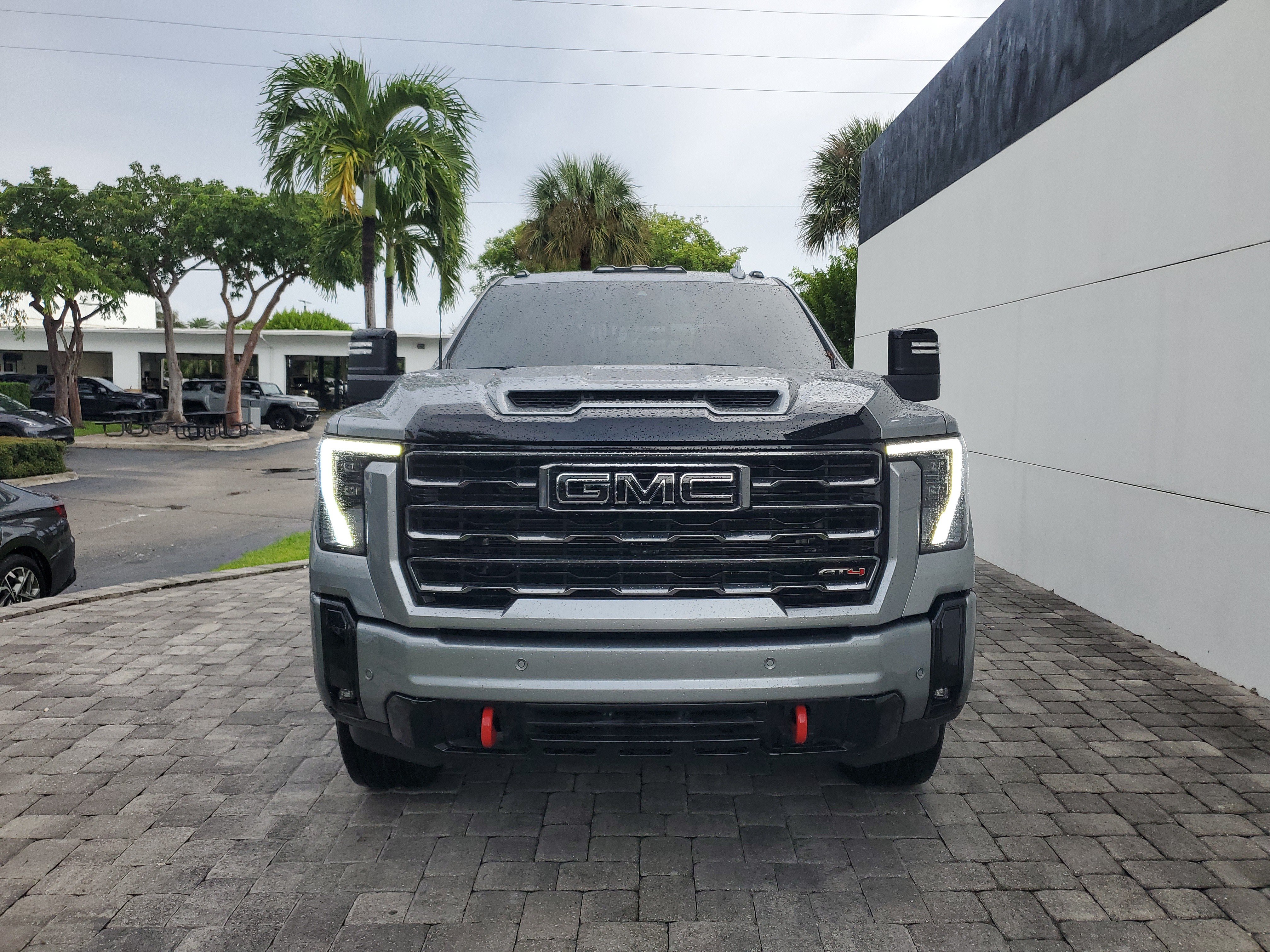 Used 2025 GMC Sierra 2500 AT4 w/ AT4 Premium Plus Package AWD/4WD image 2