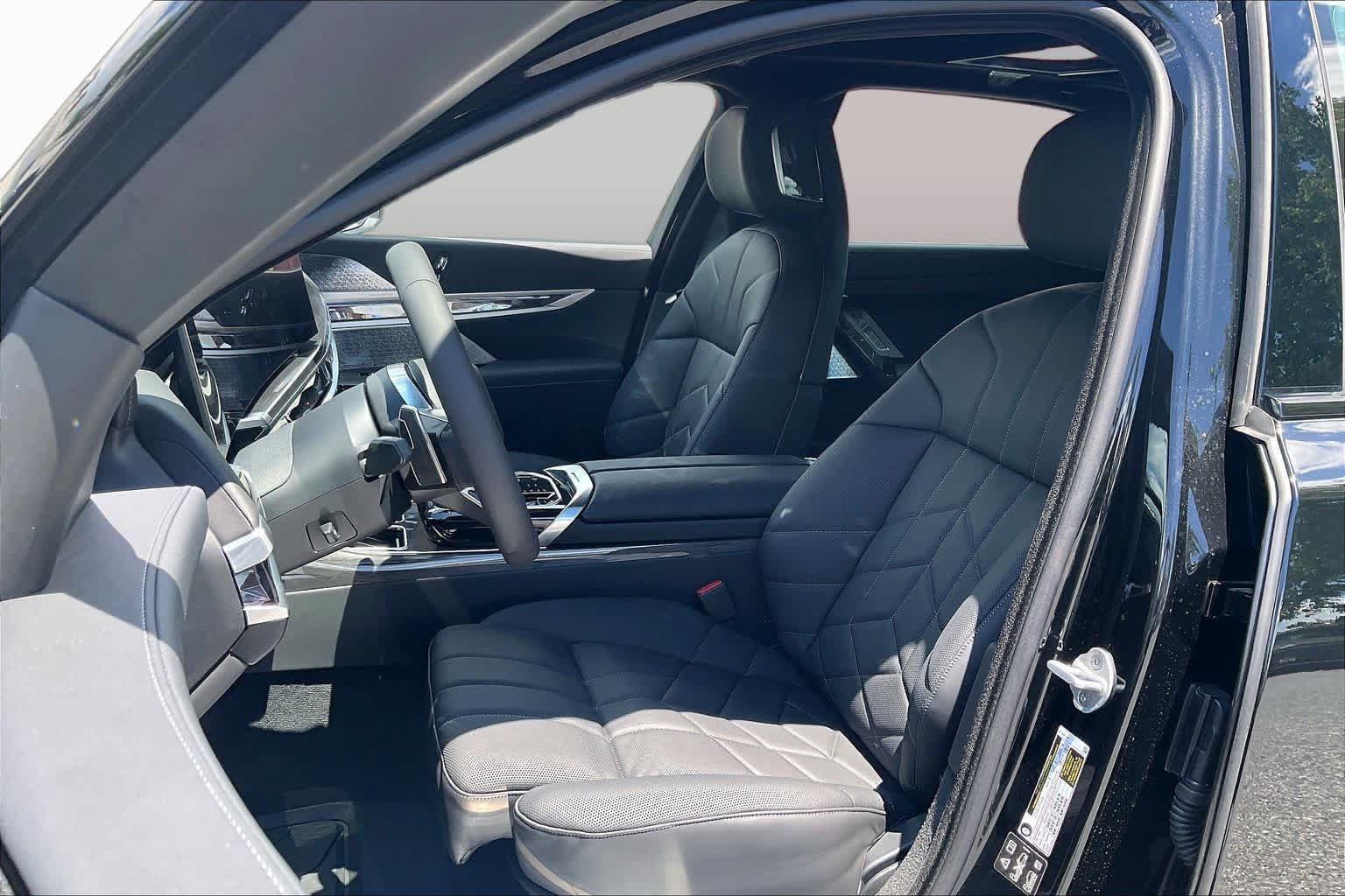 New 2026 BMW 760i xDrive w/ Executive Package AWD/4WD image 7
