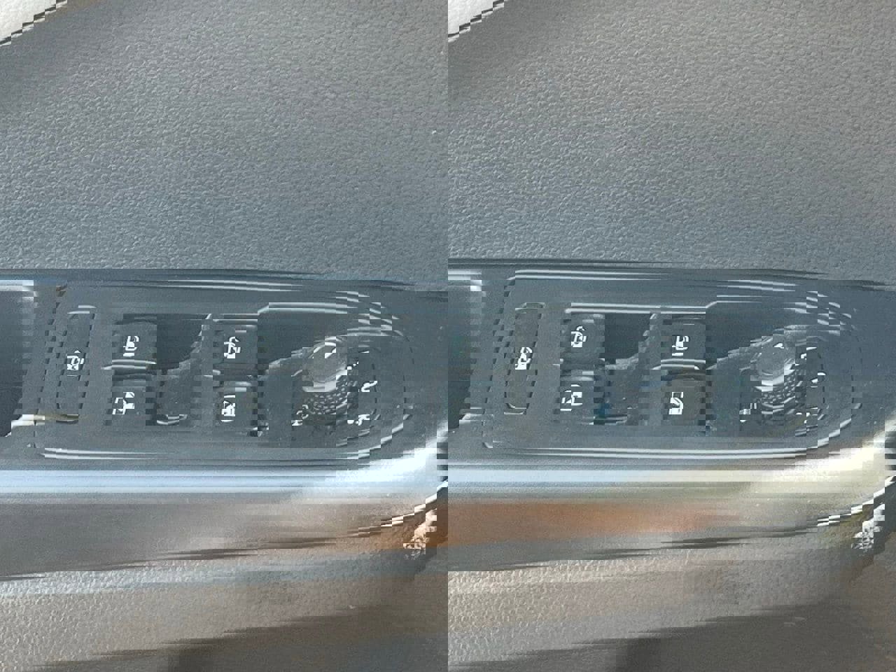 Used 2024 Volkswagen Taos SE FWD image 5