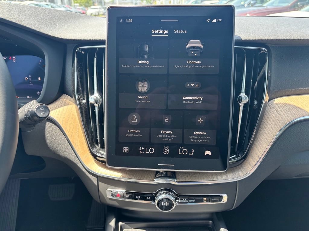 New 2026 Volvo XC60 B5 Plus w/ Protection Package Premier AWD/4WD image 14