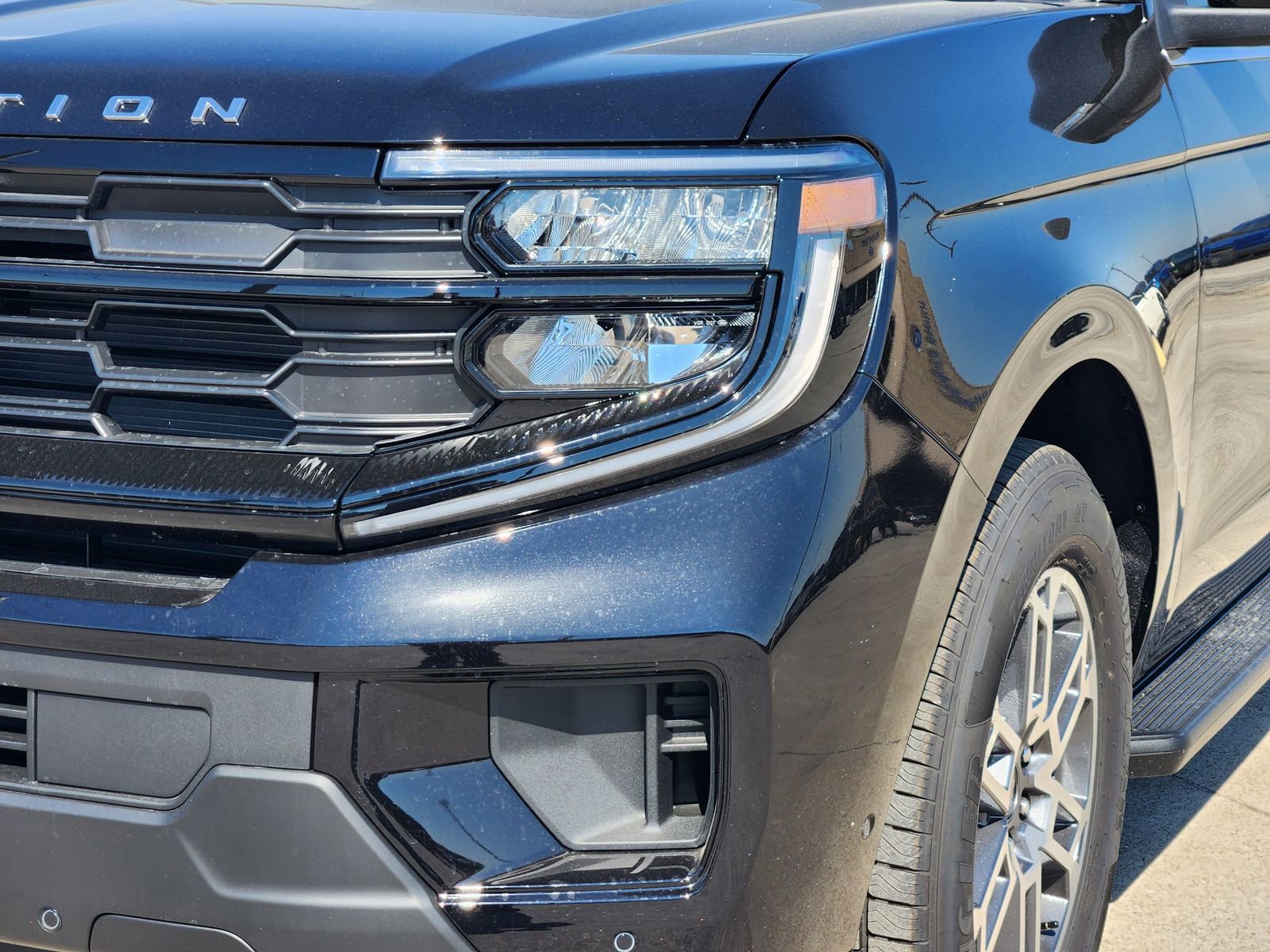 New 2025 Ford Expedition Active image 10