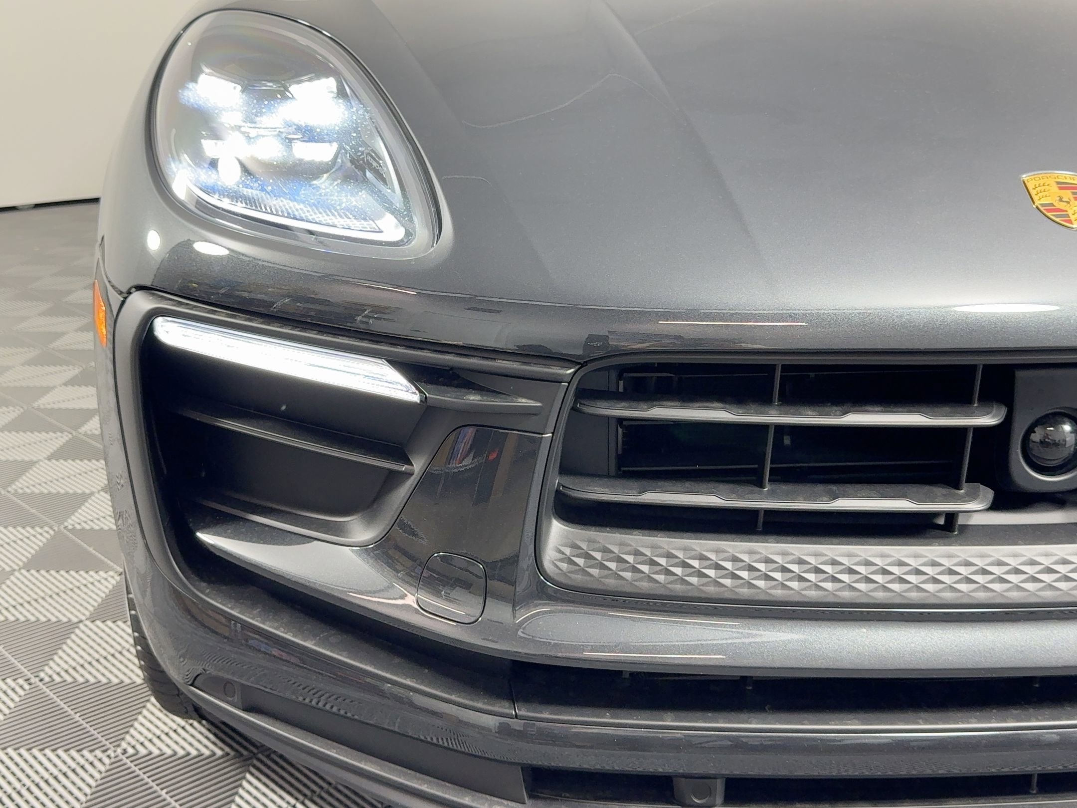 Certified 2025 Porsche Macan image 11