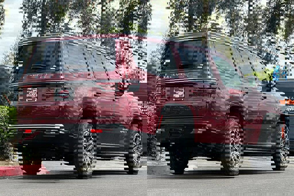 New 2025 Jeep Wagoneer 4WD image 4