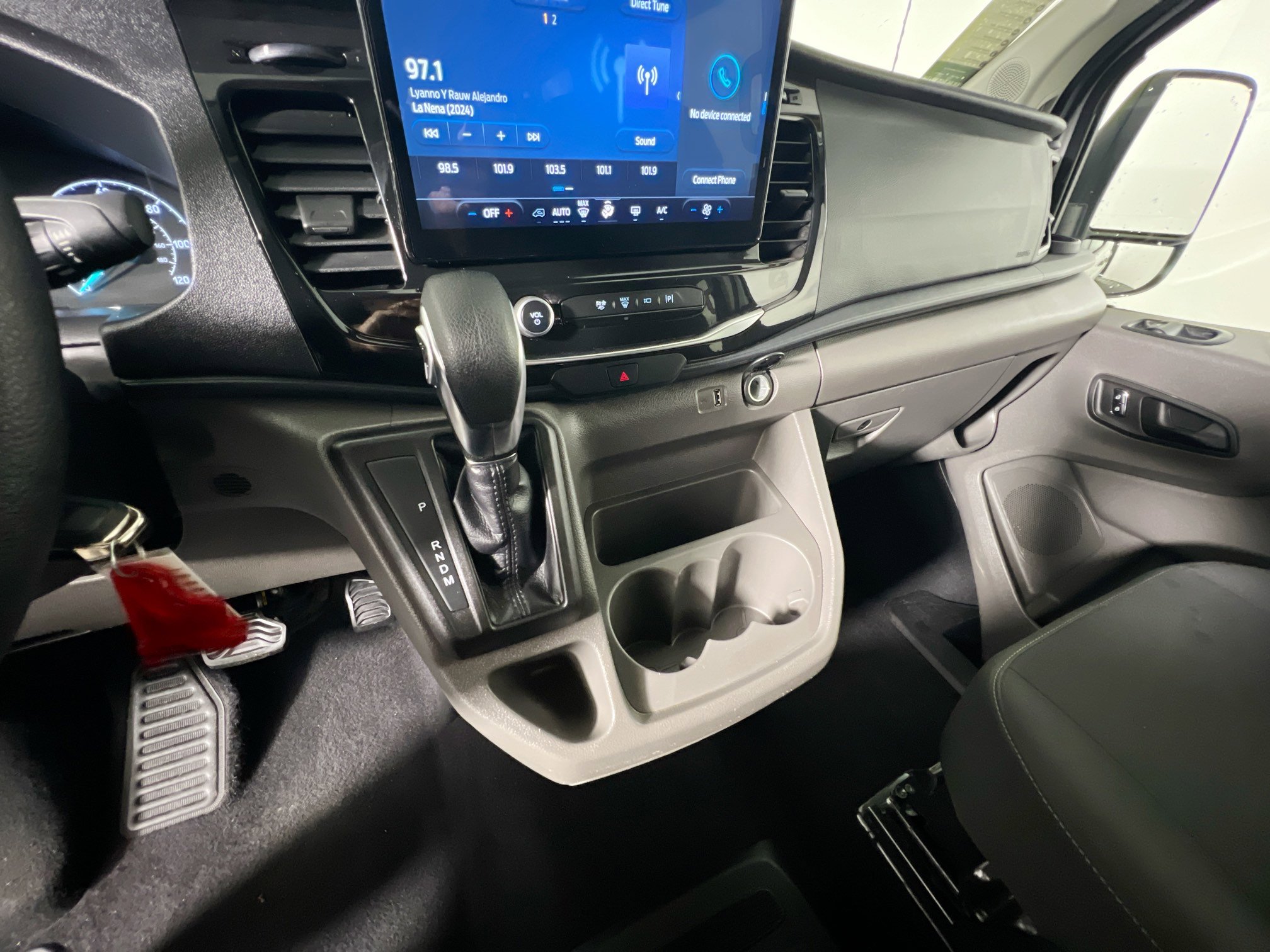 Used 2023 Ford Transit 350 XLT image 24