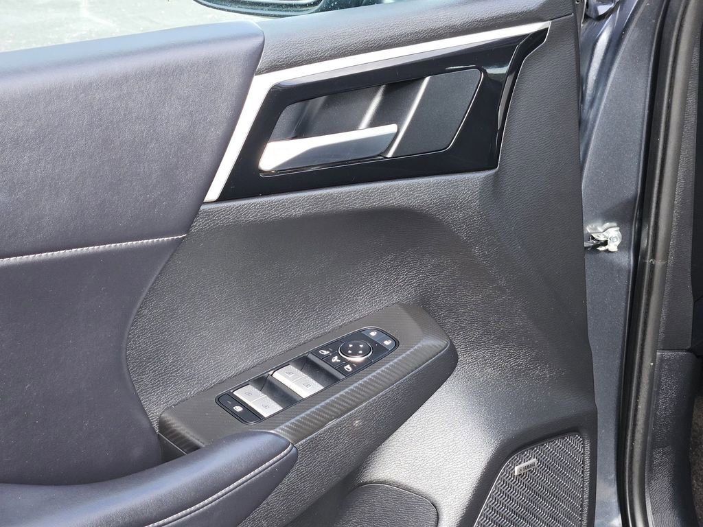 Used 2025 Mitsubishi Outlander SE image 14