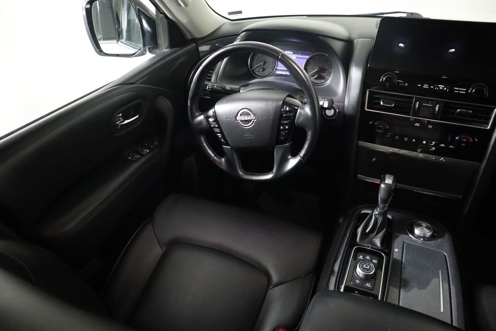 Used 2023 Nissan Armada SV image 25