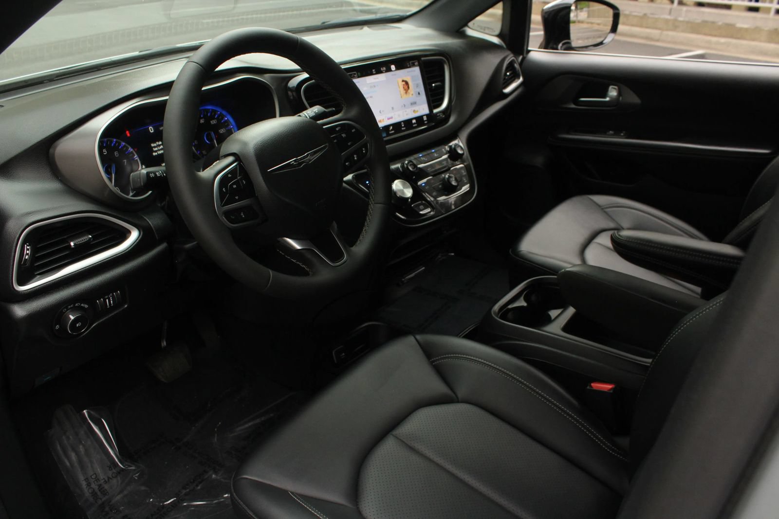 Used 2026 Chrysler Pacifica Select FWD image 13