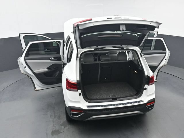 Used 2022 Volkswagen Taos SE w/ Panoramic Sunroof Package AWD/4WD image 44