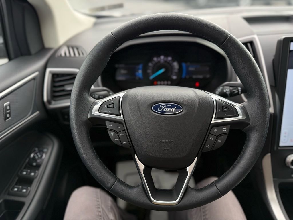 Used 2024 Ford Edge SEL w/ Convenience Package image 16