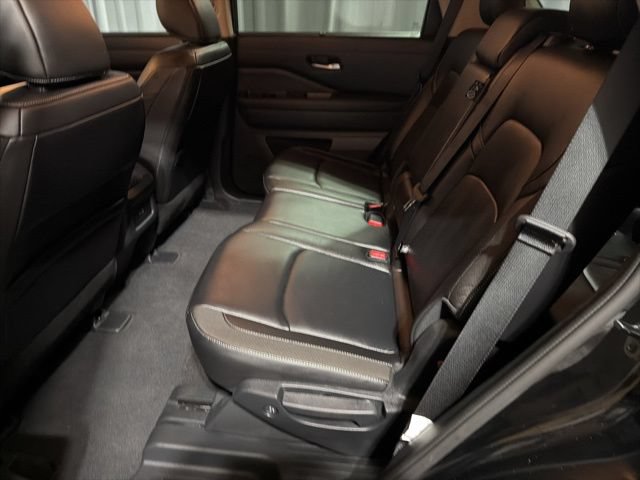Used 2025 Nissan Pathfinder SL AWD/4WD image 14
