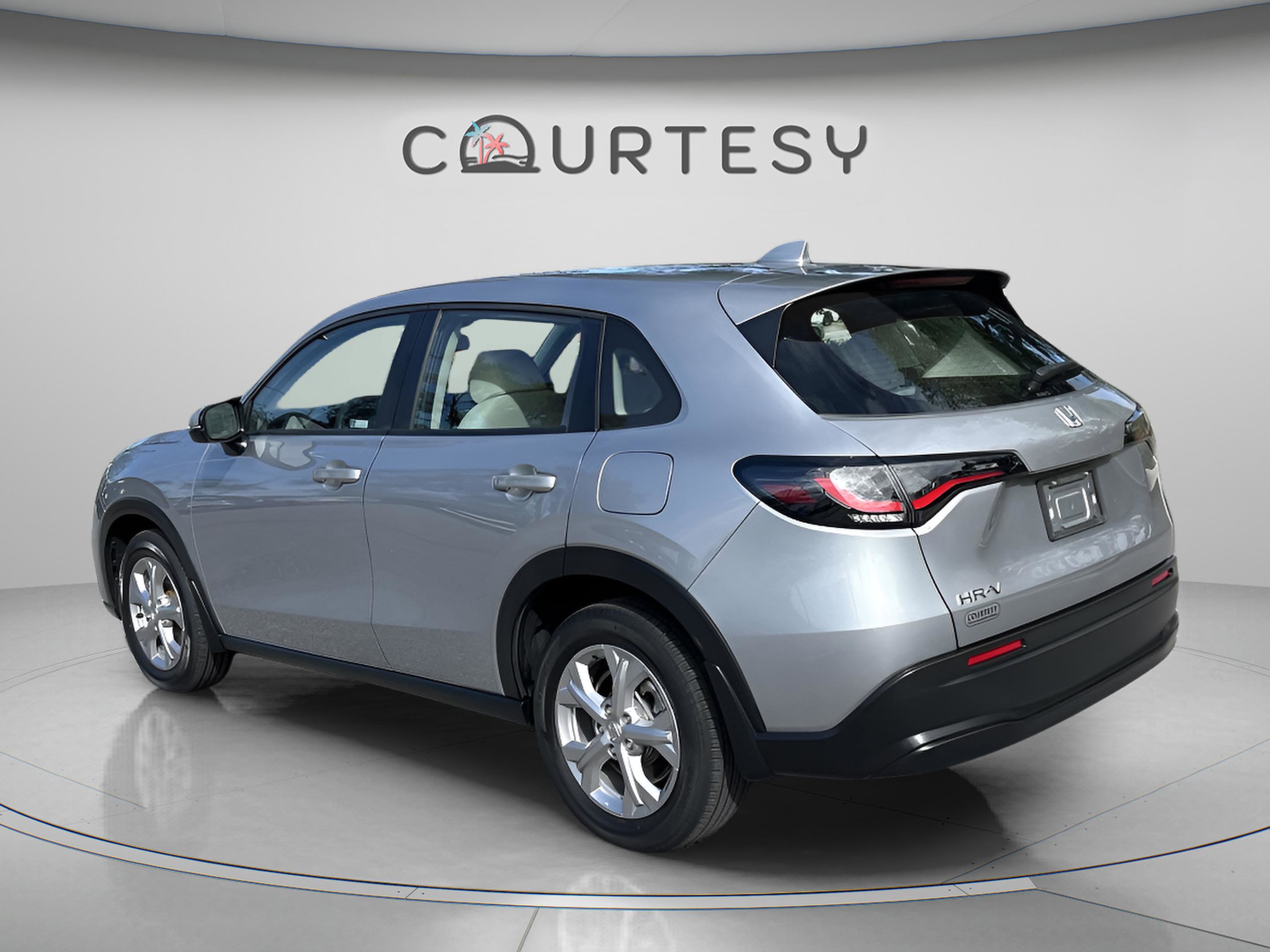 Used 2023 Honda HR-V LX image 5