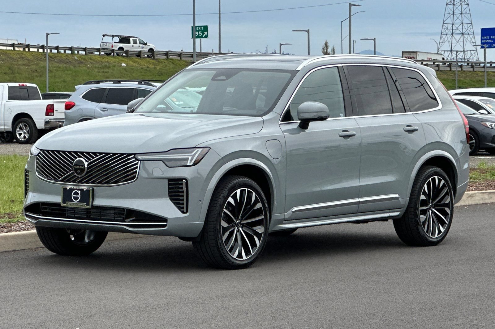 New 2026 Volvo XC90 T8 Plus w/ Protection Package AWD/4WD image 7