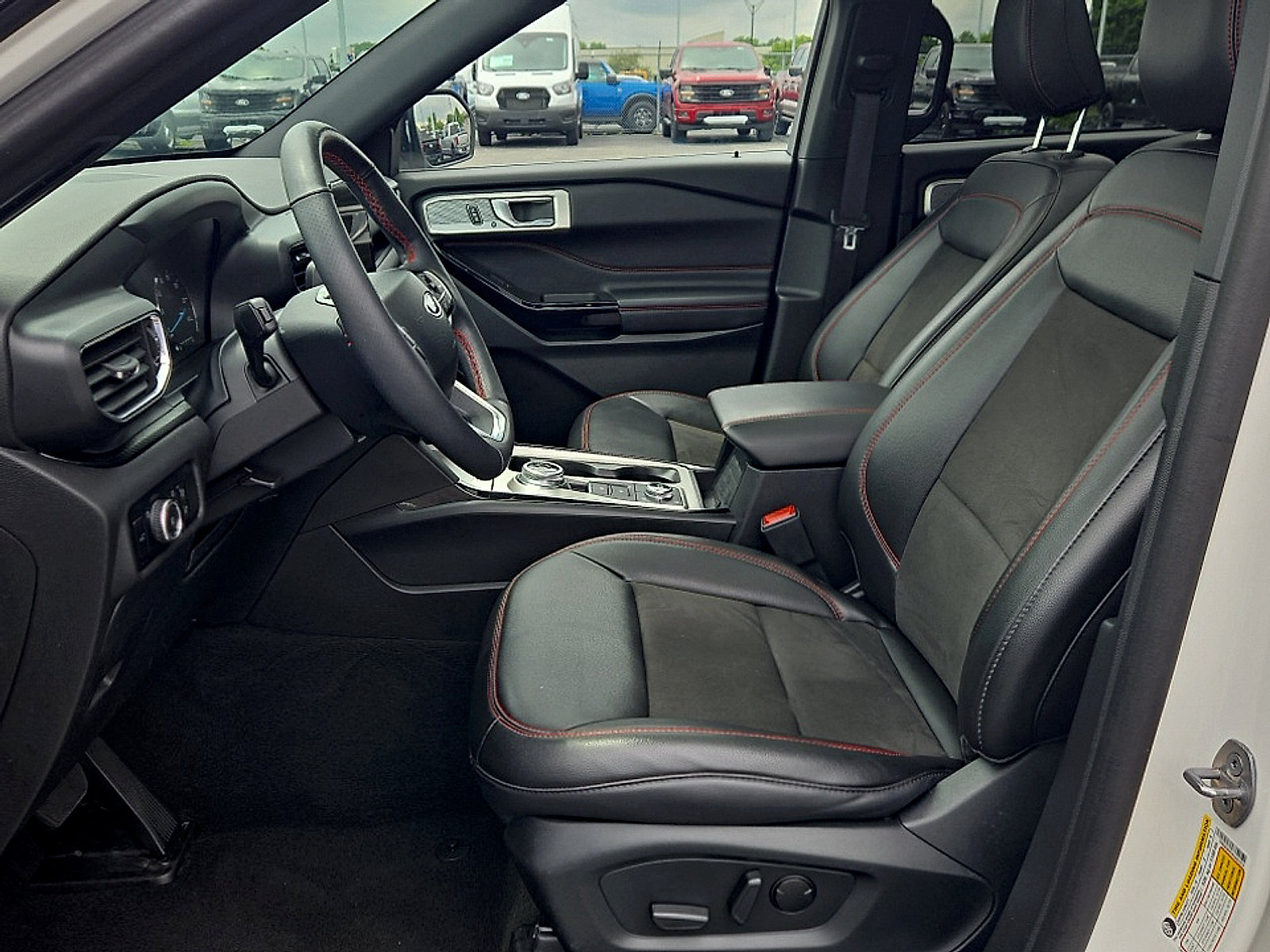 Certified 2024 Ford Explorer ST-Line w/ Class IV Trailer Tow Package AWD/4WD image 10