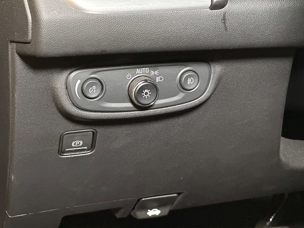 Used 2024 GMC Terrain SLT image 27