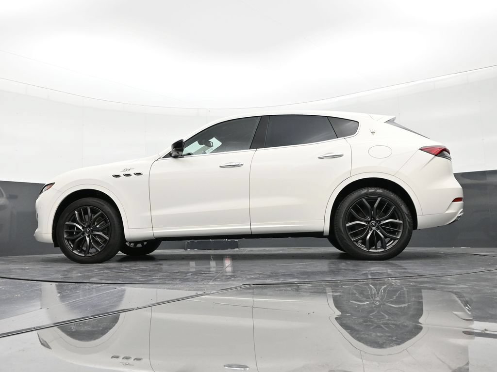 Used 2024 Maserati Levante GT Ultima AWD/4WD image 27