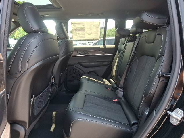 New 2026 Jeep Grand Cherokee Altitude AWD/4WD image 6