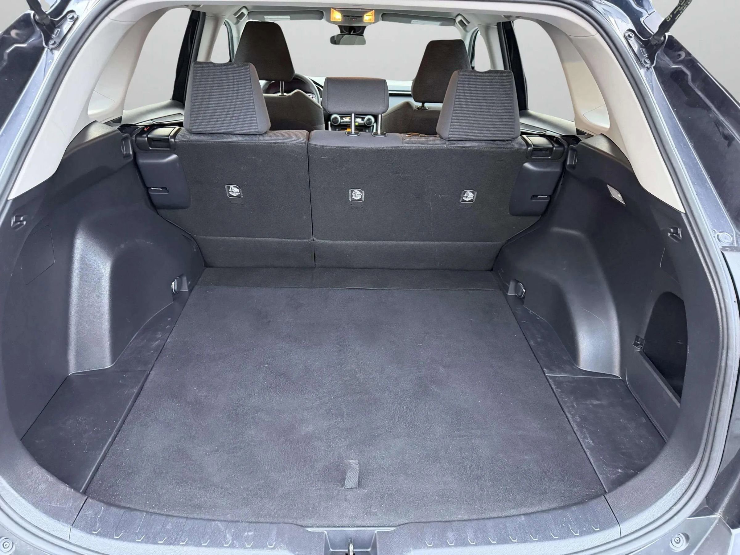 Used 2019 Toyota RAV4 LE image 6