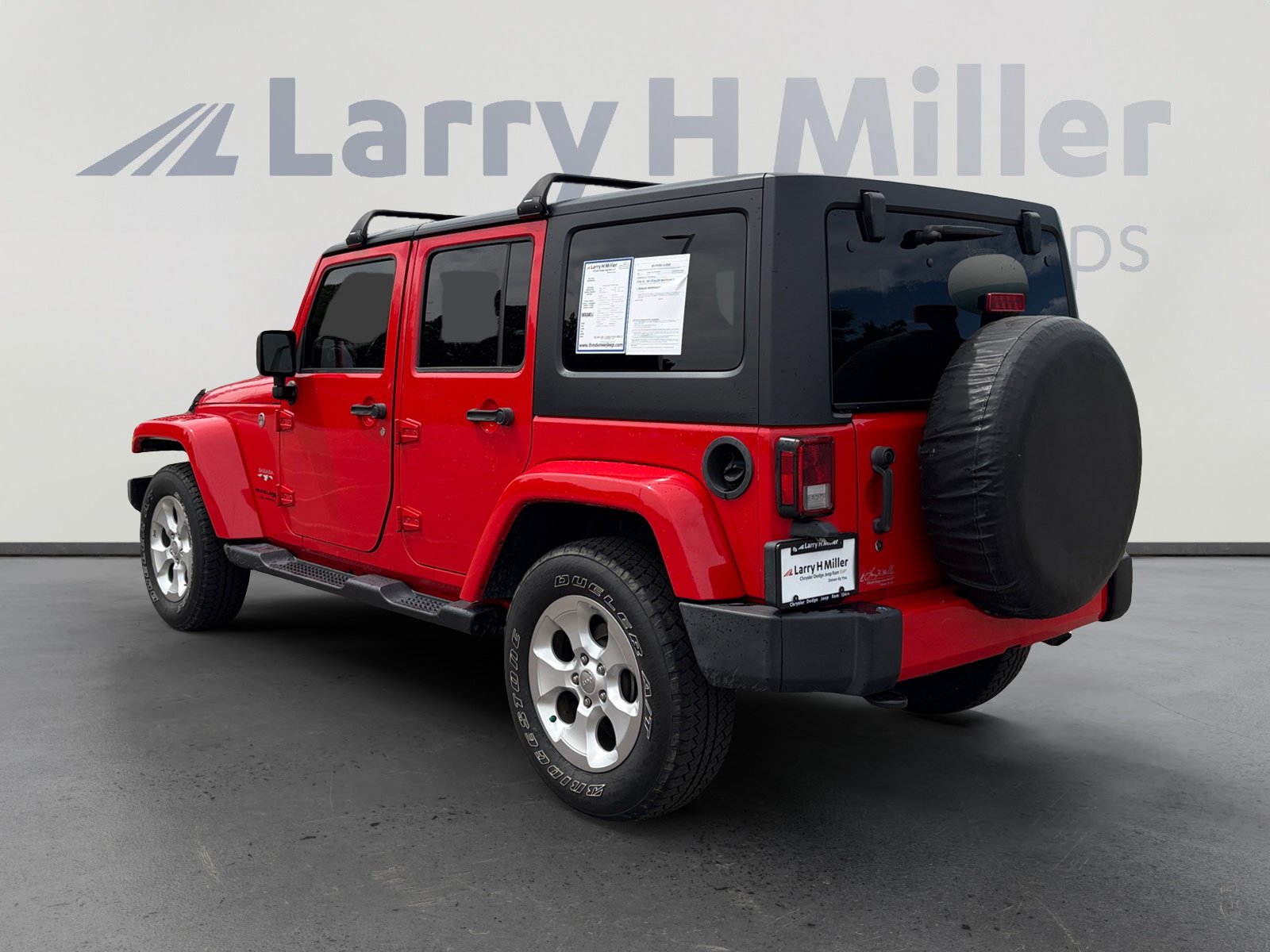 Used 2018 Jeep Wrangler Unlimited Sahara w/ Connectivity Group AWD/4WD image 4
