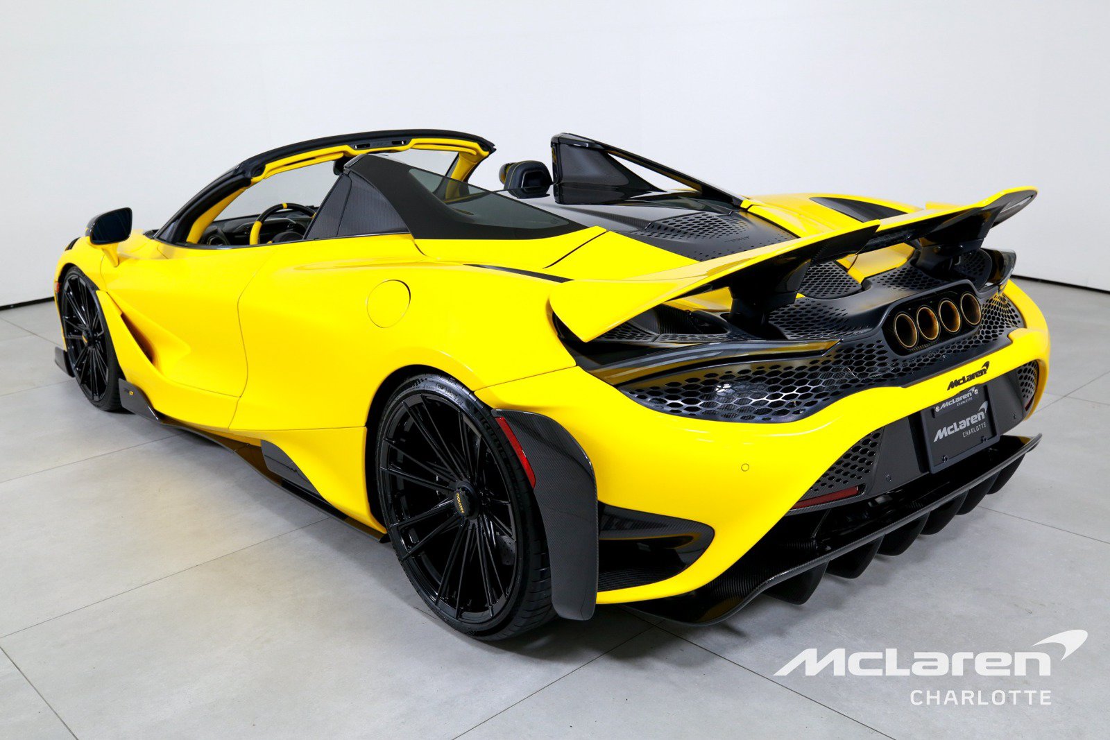 Used 2022 McLaren 765LT RWD image 8