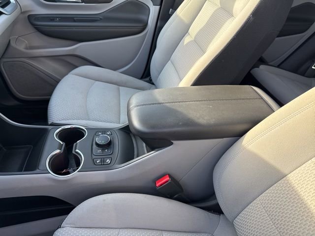 Used 2023 GMC Terrain SLE w/ Driver Convenience Package image 17