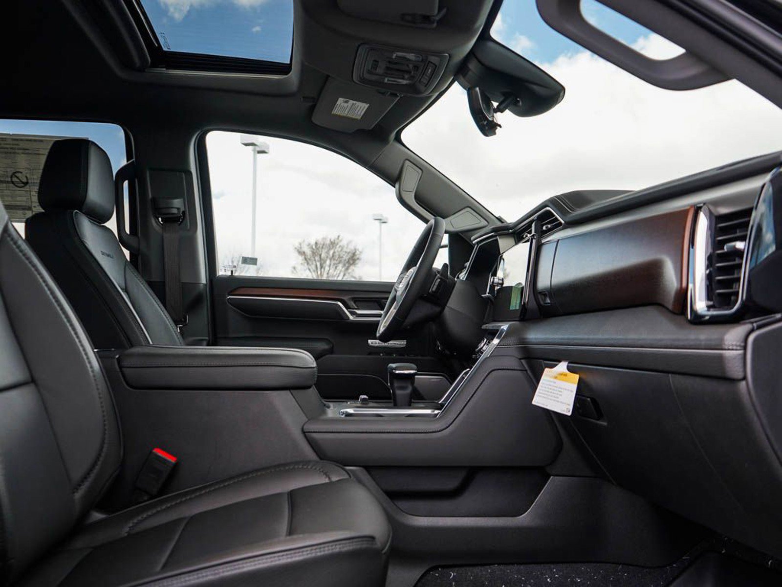 New 2025 GMC Sierra 1500 Denali w/ Denali Reserve Package image 9