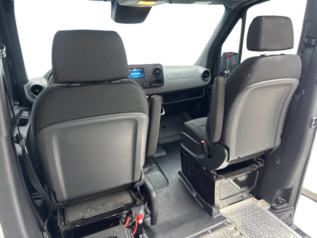 Used 2024 Mercedes-Benz Sprinter 2500 image 34
