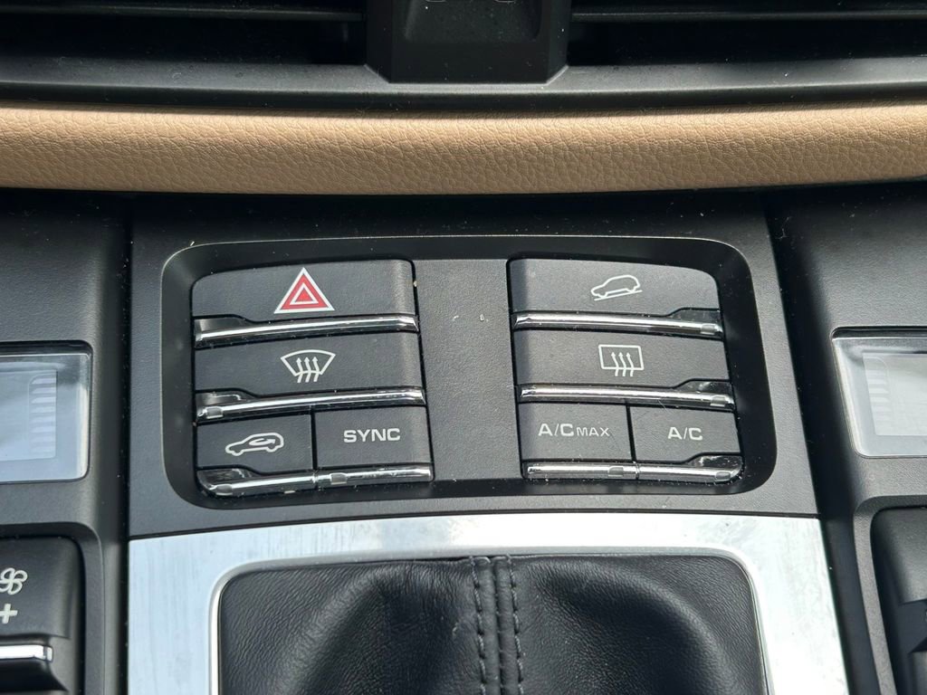Used 2021 Porsche Macan AWD/4WD image 32