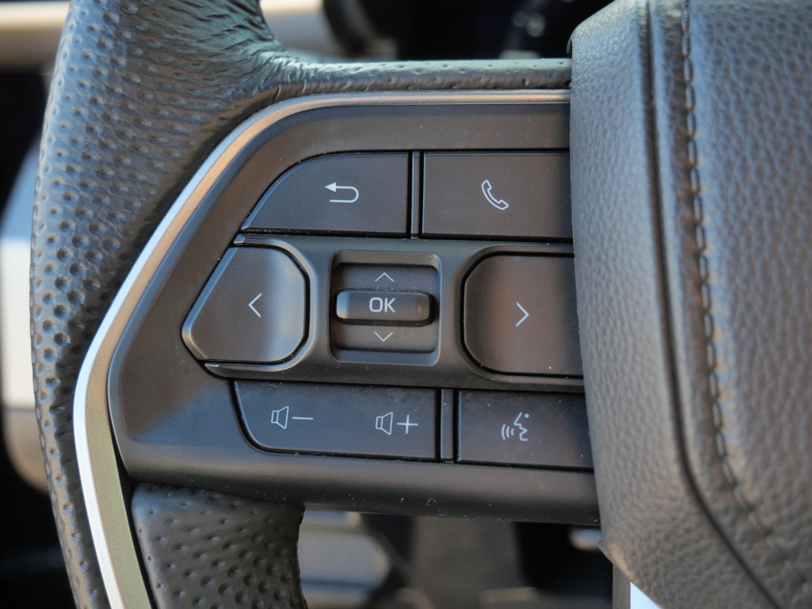 Used 2025 Toyota Tacoma TRD Sport AWD/4WD image 28