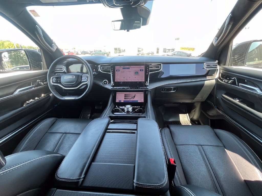 Used 2025 Jeep Grand Wagoneer L Series II Obsidian w/ Quick Order Packagew 28T AWD/4WD image 12