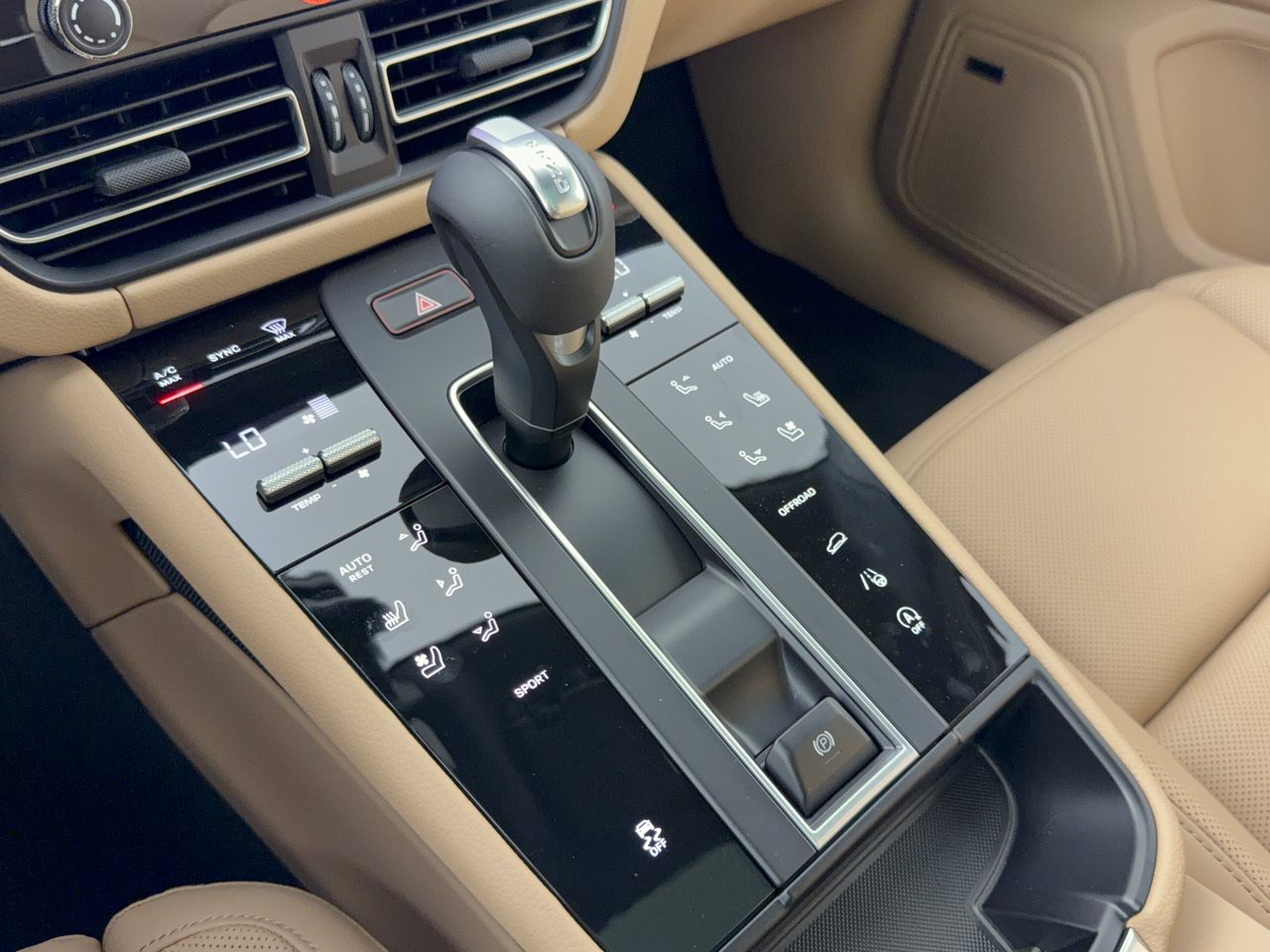 New 2026 Porsche Macan AWD/4WD image 21