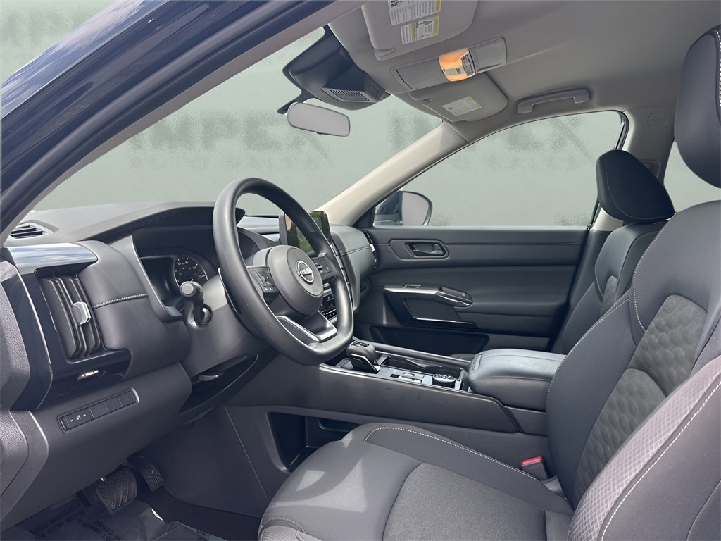 Used 2024 Nissan Pathfinder S image 9