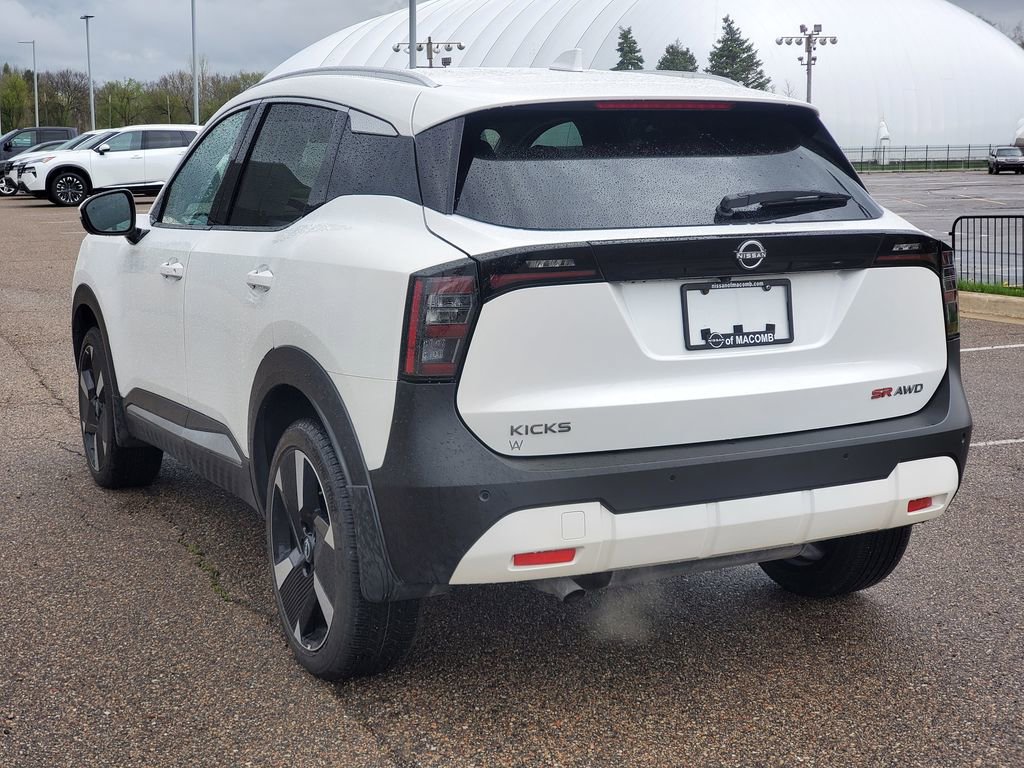 Used 2025 Nissan Kicks SR AWD/4WD image 3