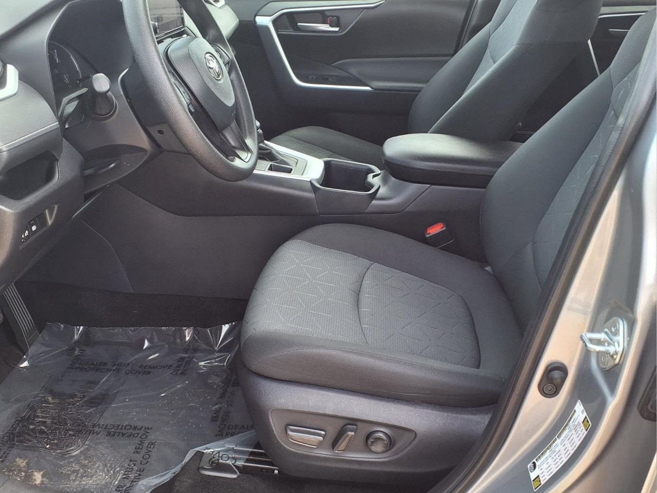 Used 2025 Toyota RAV4 XLE AWD/4WD image 13