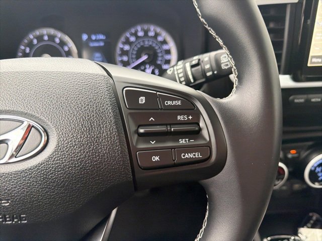 Certified 2022 Hyundai Venue Limited w/ Cargo Package image 20