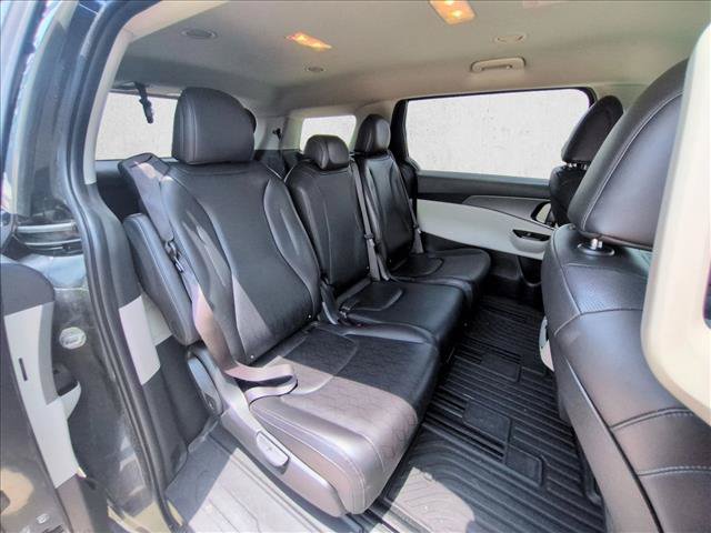 Used 2023 Kia Carnival LX FWD image 17