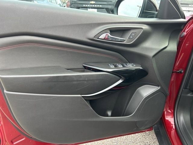 Certified 2025 Chevrolet Trax RS image 11