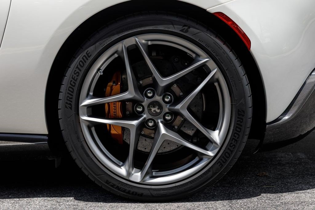 Used 2024 Ferrari Roma Spider RWD image 42