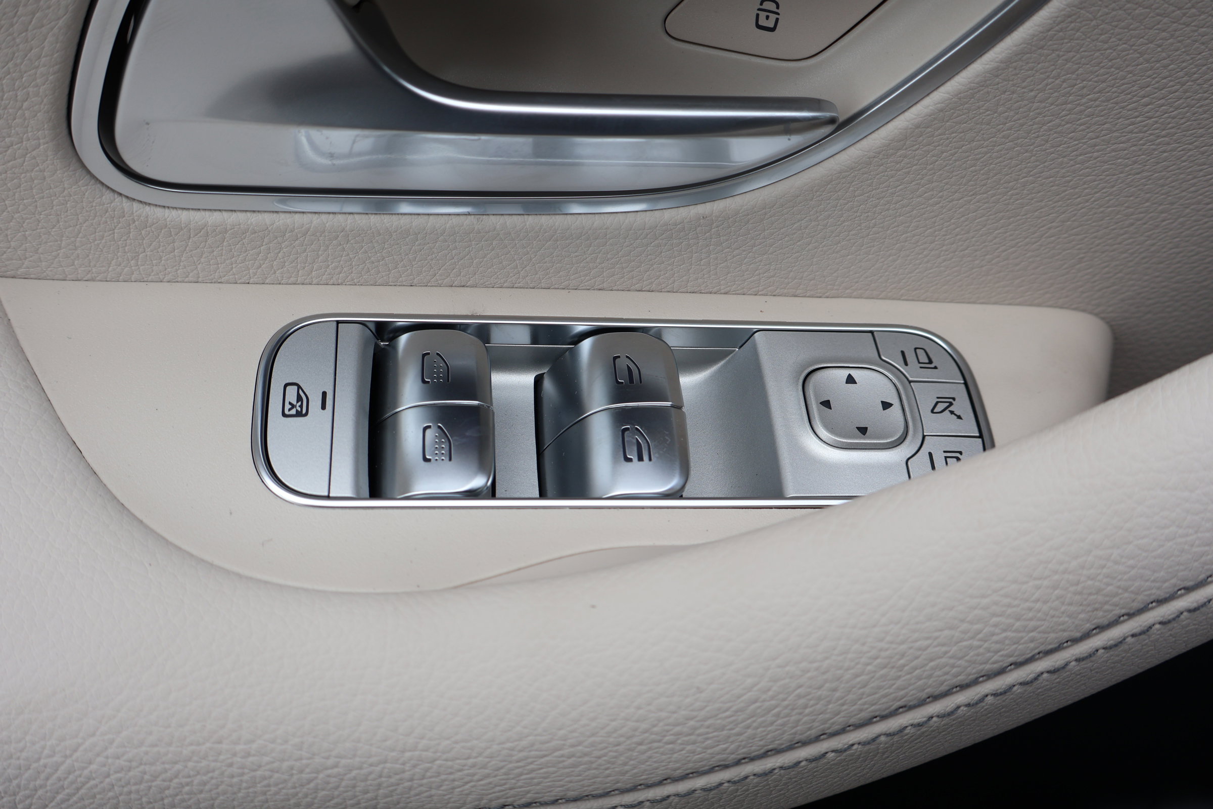 New 2026 Mercedes-Benz GLS 580 4MATIC image 14
