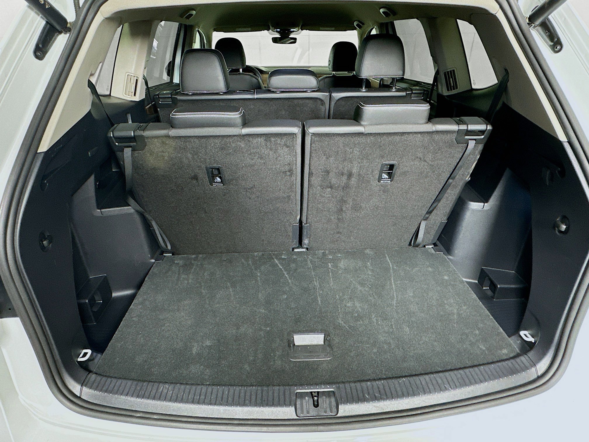 Used 2025 Volkswagen Atlas SE image 28