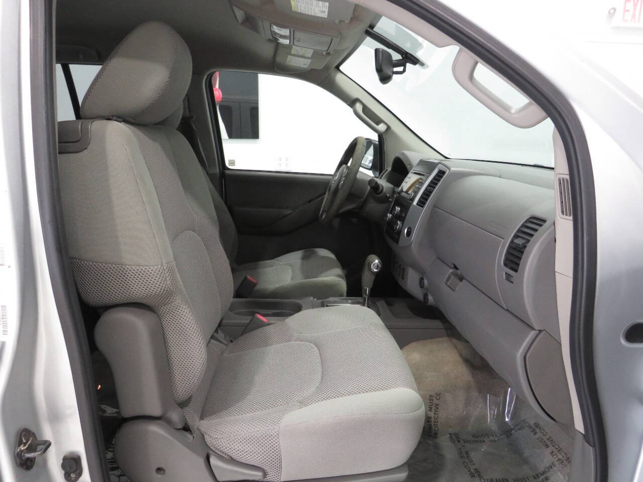 Used 2013 Nissan Frontier SV w/ SV Value Truck Pkg RWD image 10