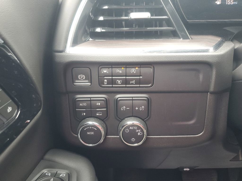 Used 2025 Chevrolet Suburban LT AWD/4WD image 29